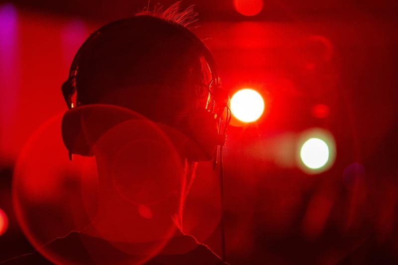 DJ